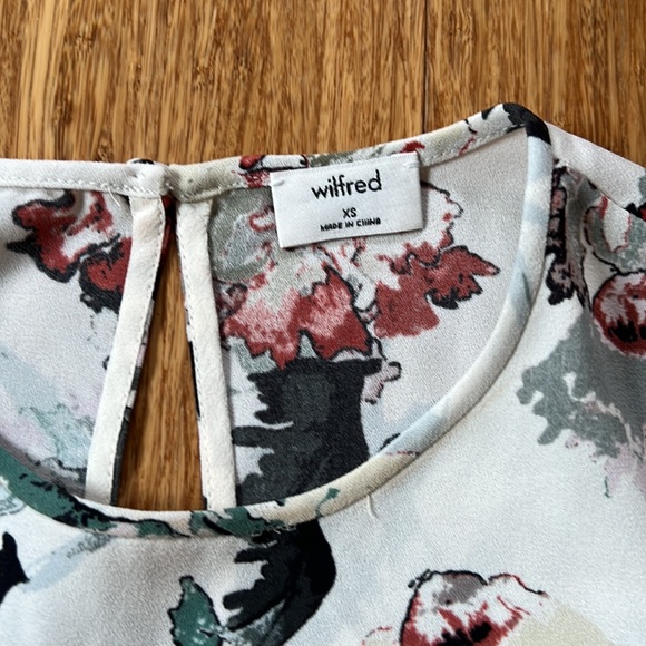 SALE!! Wilfred Aritzia Top - Picture 3 of 6